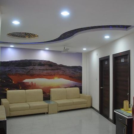 Hotel Krishna Galaxy กานปูร์ ภายนอก รูปภาพ