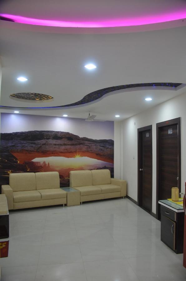 Hotel Krishna Galaxy กานปูร์ ภายนอก รูปภาพ