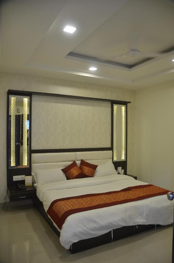 Hotel Krishna Galaxy กานปูร์ ภายนอก รูปภาพ
