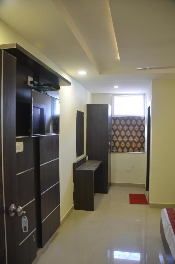 Hotel Krishna Galaxy กานปูร์ ภายนอก รูปภาพ