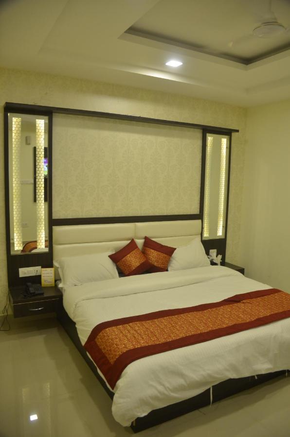 Hotel Krishna Galaxy กานปูร์ ภายนอก รูปภาพ